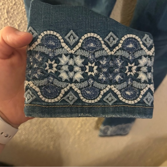 White House Black Market Women's Jeans Sz 4 Embroidered Bottom Cuff Skinny Crop - Picture 4 of 13